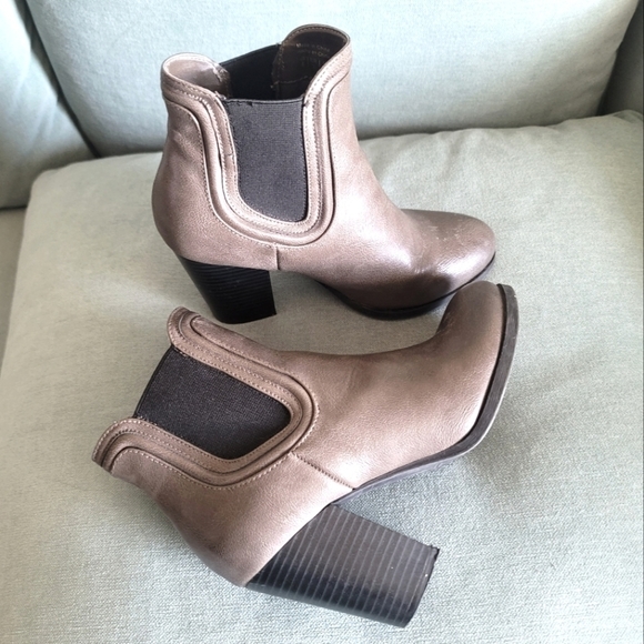 Call It Spring Faux Leather Ankle Boot Size 6 In Grey - Picture 2 of 10